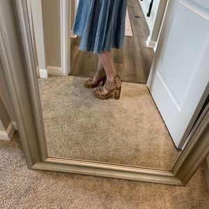 Free bird coastal sandals